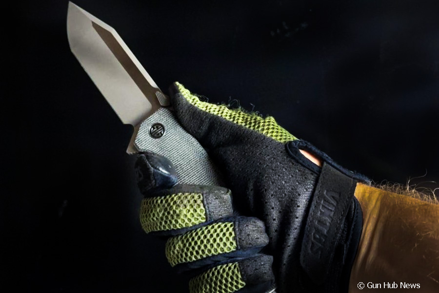 Fullsize pocket knife.