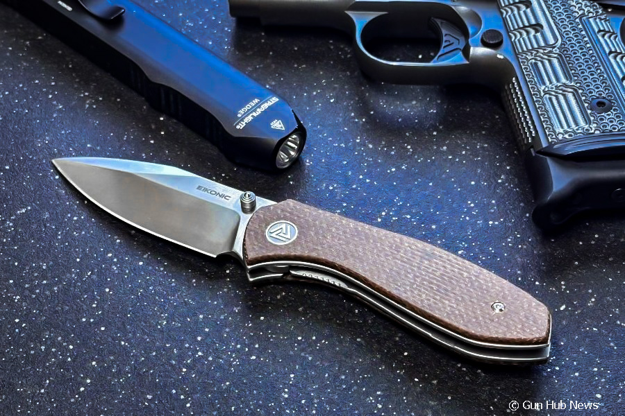 Kasador folding knives.